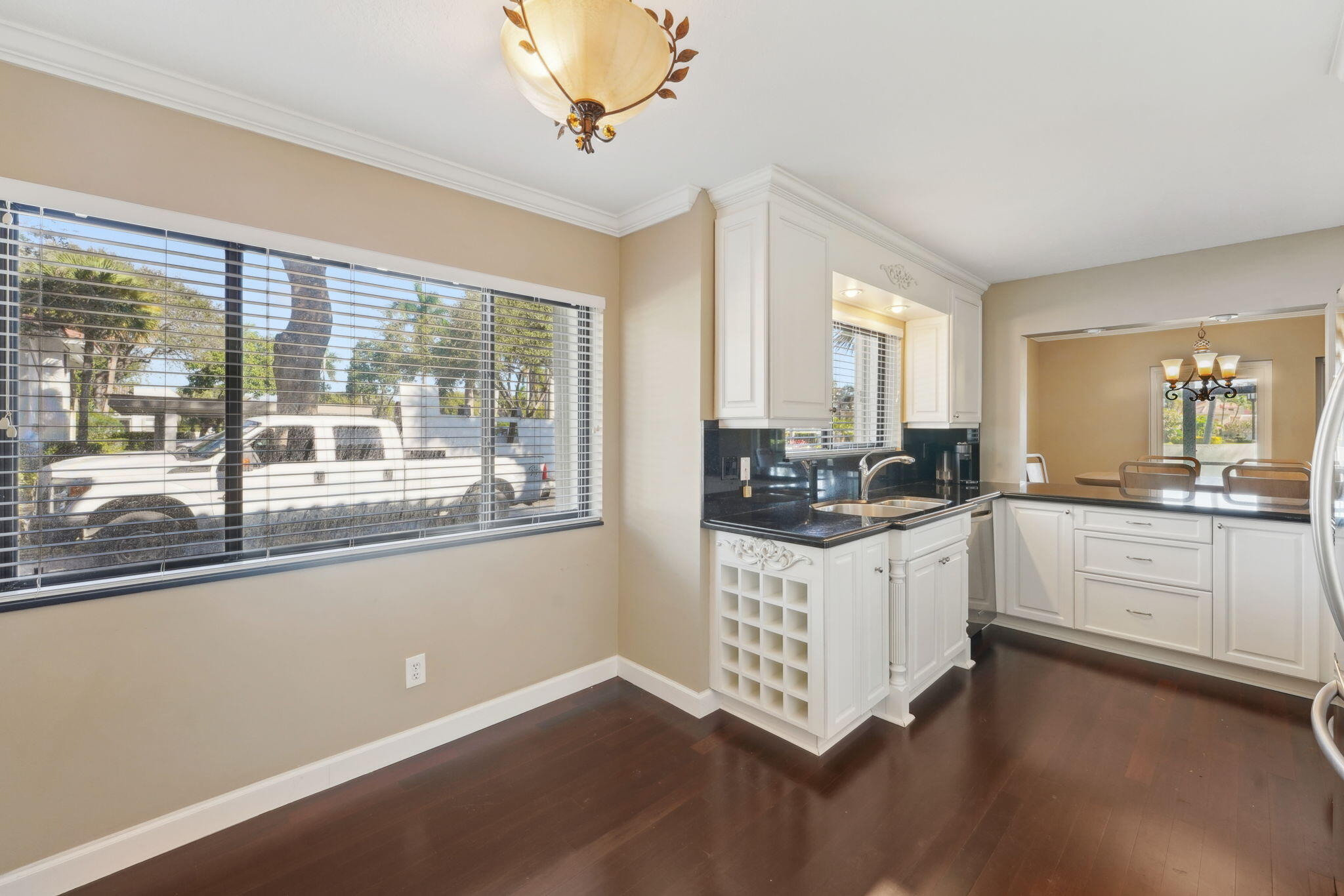 100 Pelican Pointe Drive, Unit 101 Delray Beach, FL 33483 - Photo 9 of 37 Kitchen