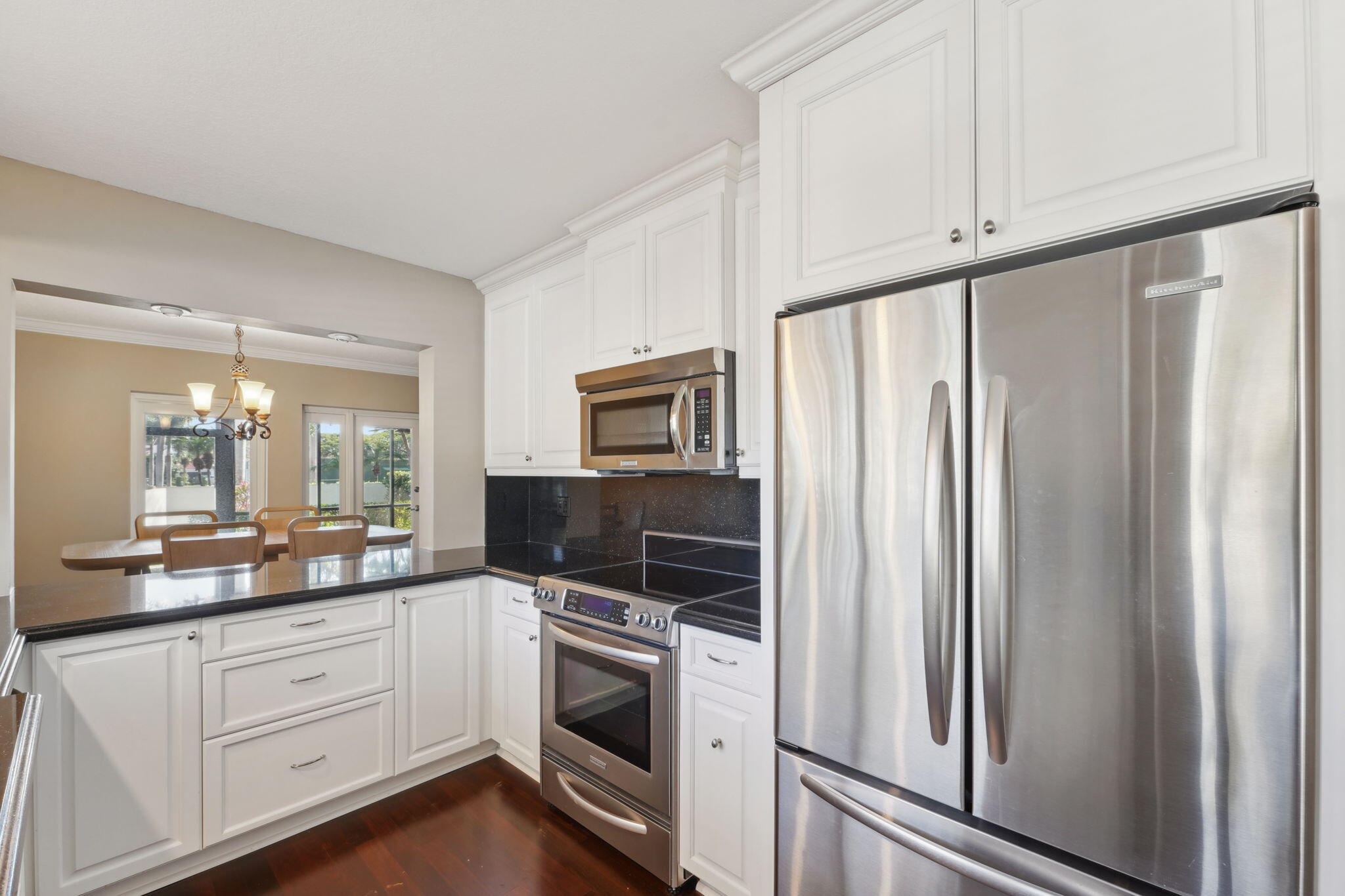 100 Pelican Pointe Drive, Unit 101 Delray Beach, FL 33483 - Photo 10 of 37 Kitchen