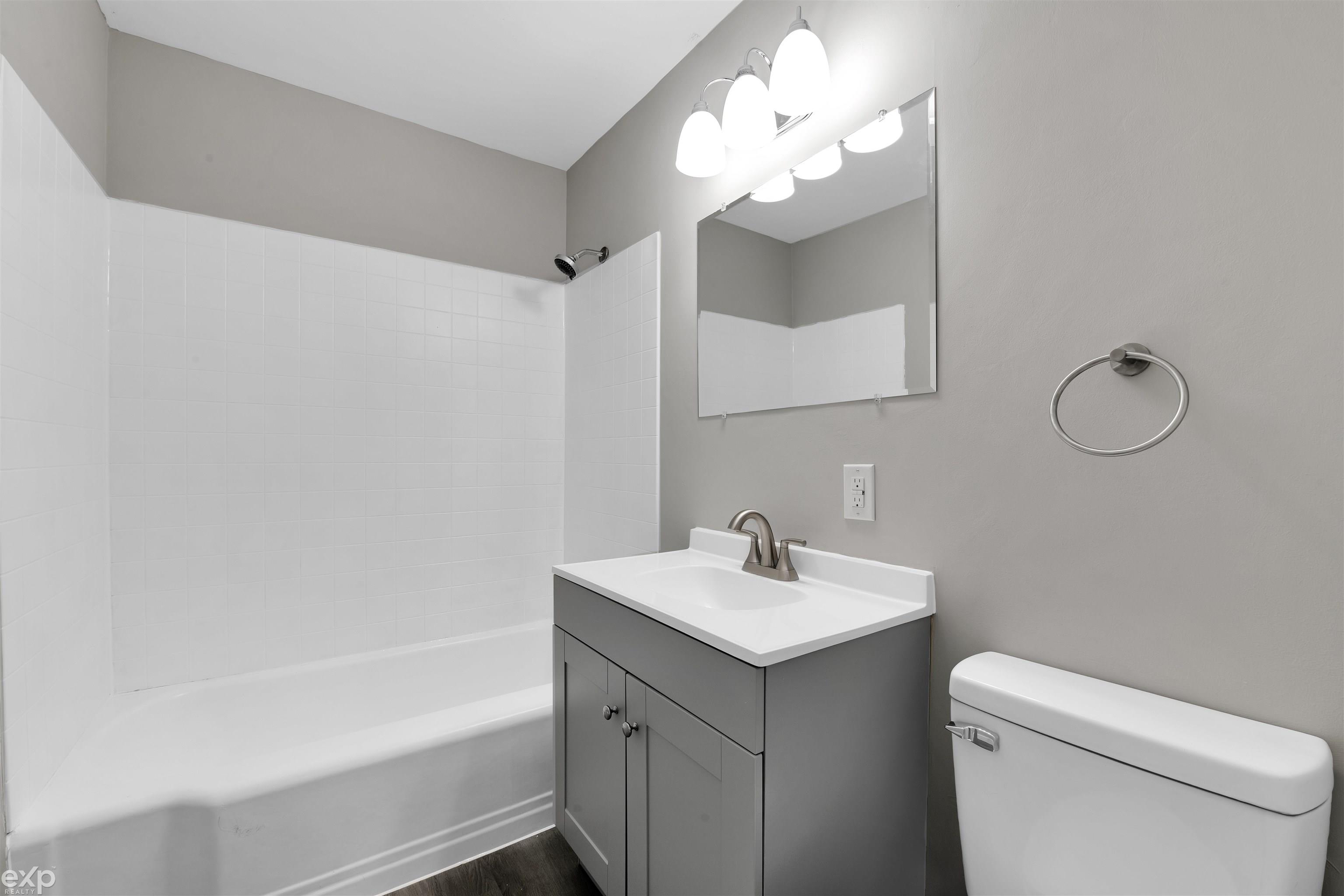 2709 Frankson Avenue Rochester, MI 48307 - Photo 23 of 26 50137872-8736f08f-2fa9-4798-8046-d13bd48c59b6.JPG
