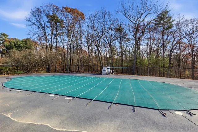 a park view with a entertaining space