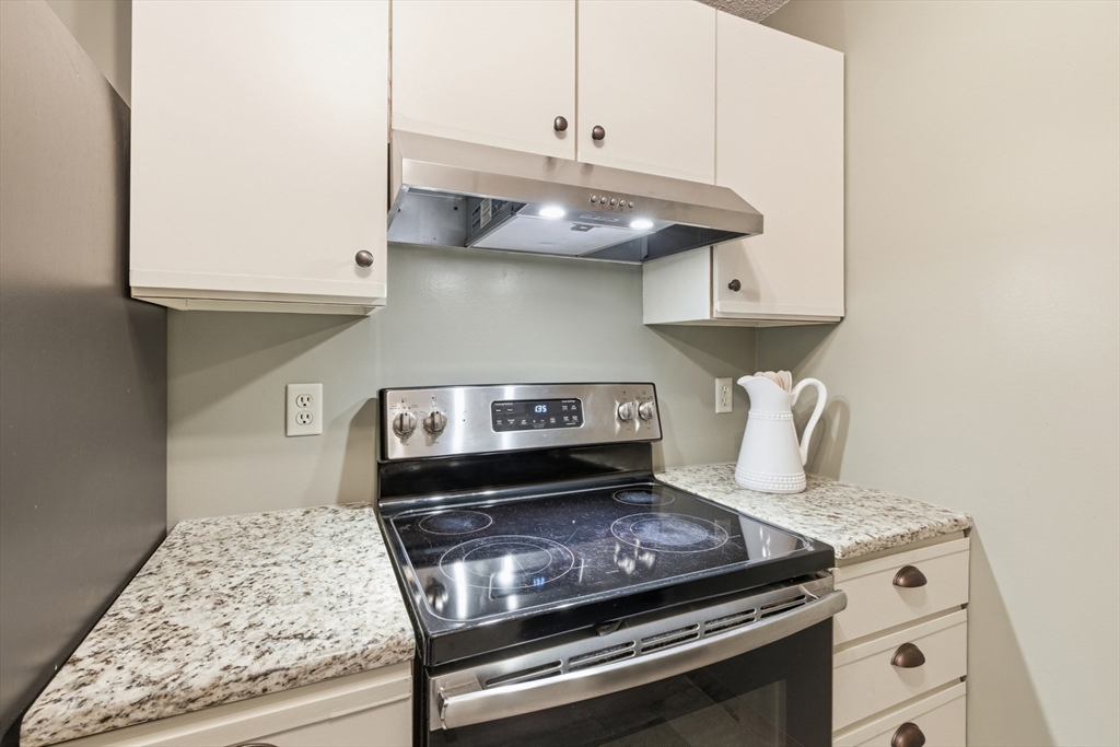 2211 Franklin Crossing Road, Unit 2211 Franklin, MA 02038 - Photo 10 of 32 a stove top oven sitting inside of a kitchen