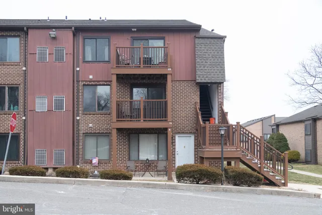 $180,000 | 5200 Hilltop Drive, Unit A13, Brookhaven, PA 19015