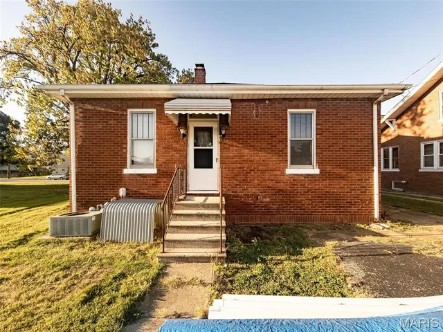 $94,900 | 506 West Clay Street, Collinsville, IL 62234