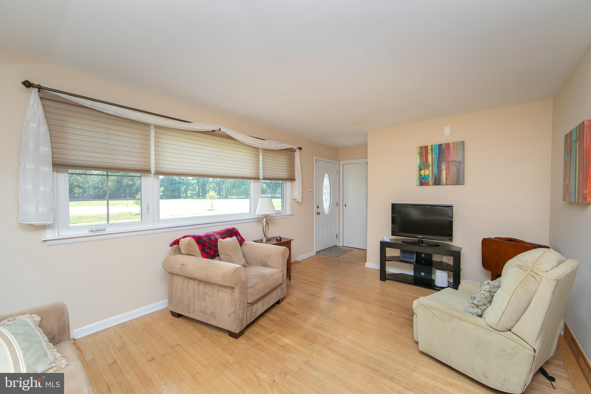 307 Kingston Road Cherry Hill, NJ 08034 - Photo 18 of 47 Living Room