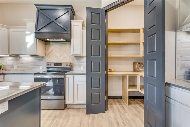 $349,900 | 429 East Karla Avenue, Haysville, KS 67060