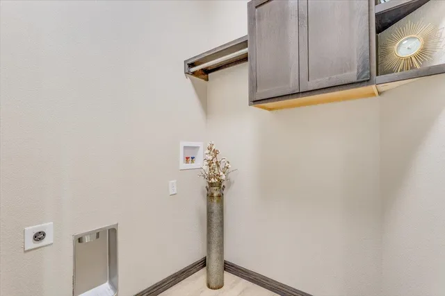 $349,900 | 429 East Karla Avenue, Haysville, KS 67060