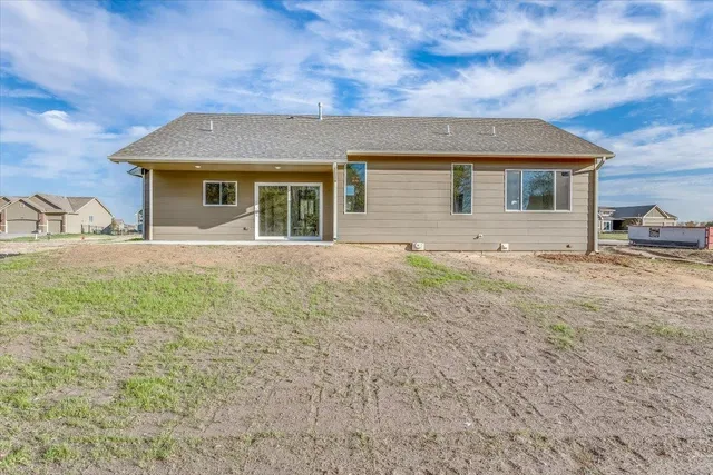 $349,900 | 429 East Karla Avenue, Haysville, KS 67060