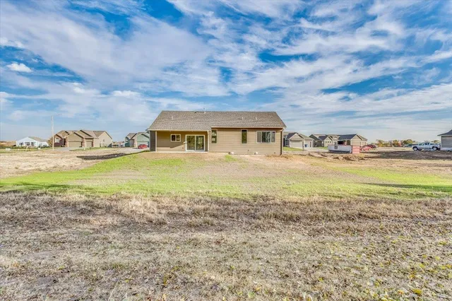 $349,900 | 429 East Karla Avenue, Haysville, KS 67060