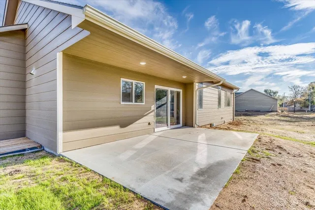 $349,900 | 429 East Karla Avenue, Haysville, KS 67060