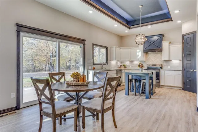 $349,900 | 429 East Karla Avenue, Haysville, KS 67060