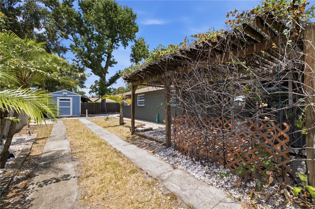 8536 Quail Road Seminole, FL 33777 - Photo 25 of 40