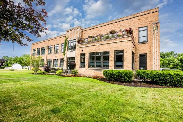 $369,900 | 2214 South State Street, Unit 209, St. Joseph, MI 49085