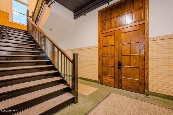 $369,900 | 2214 South State Street, Unit 209, St. Joseph, MI 49085