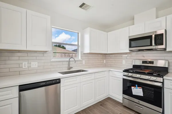 $2,000 | 11926 Panay Drive, Houston, TX 77048