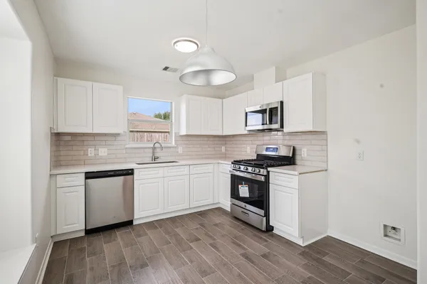 $2,000 | 11926 Panay Drive, Houston, TX 77048