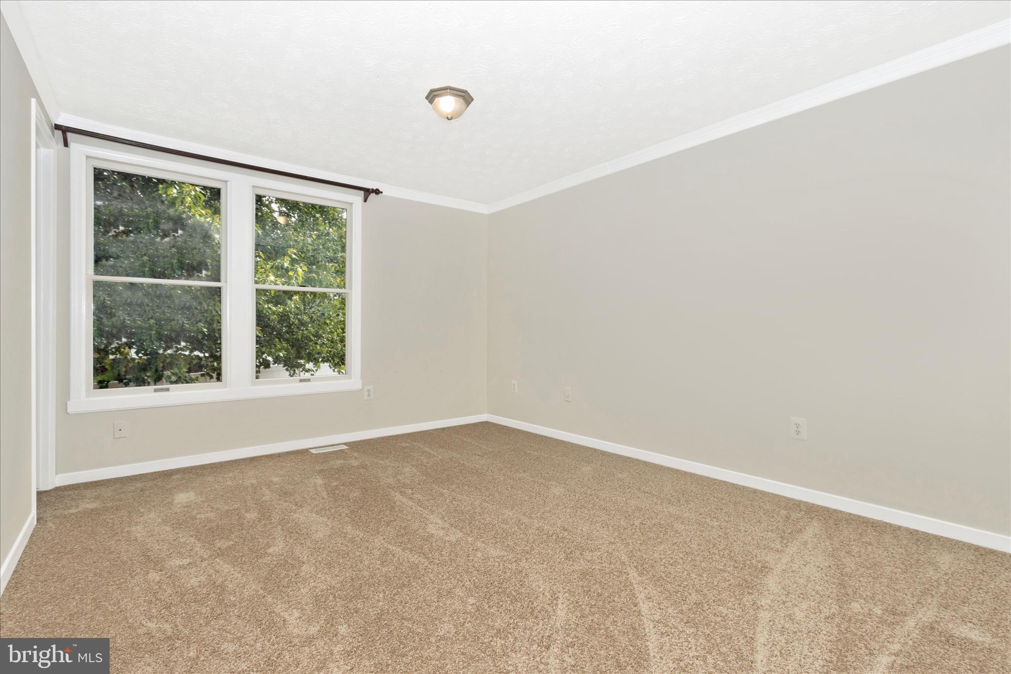 207 Contour Road Mount Airy, MD 21771 - Photo 17 of 52 an empty room with a window