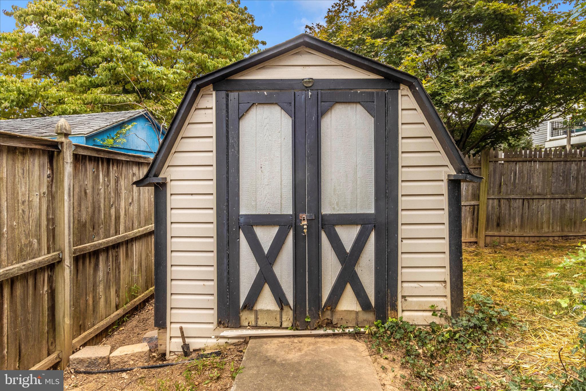 207 Contour Road Mount Airy, MD 21771 - Photo 52 of 52 a front view of a house with garden
