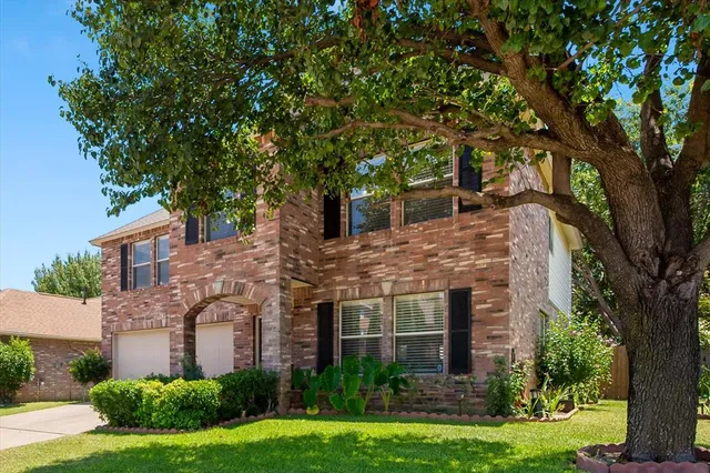 $369,900 | 5325 Chessie Circle, Haltom City, TX 76137