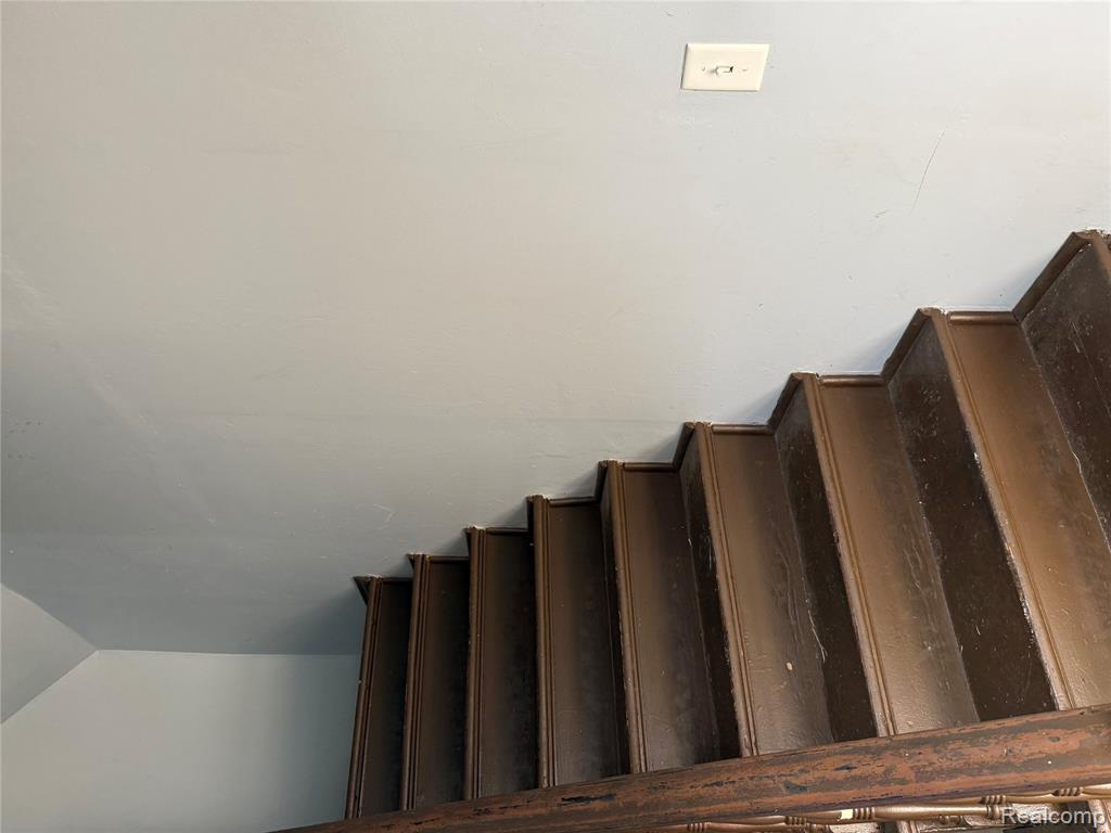 614 Field Street Detroit, MI 48214 - Photo 4 of 5