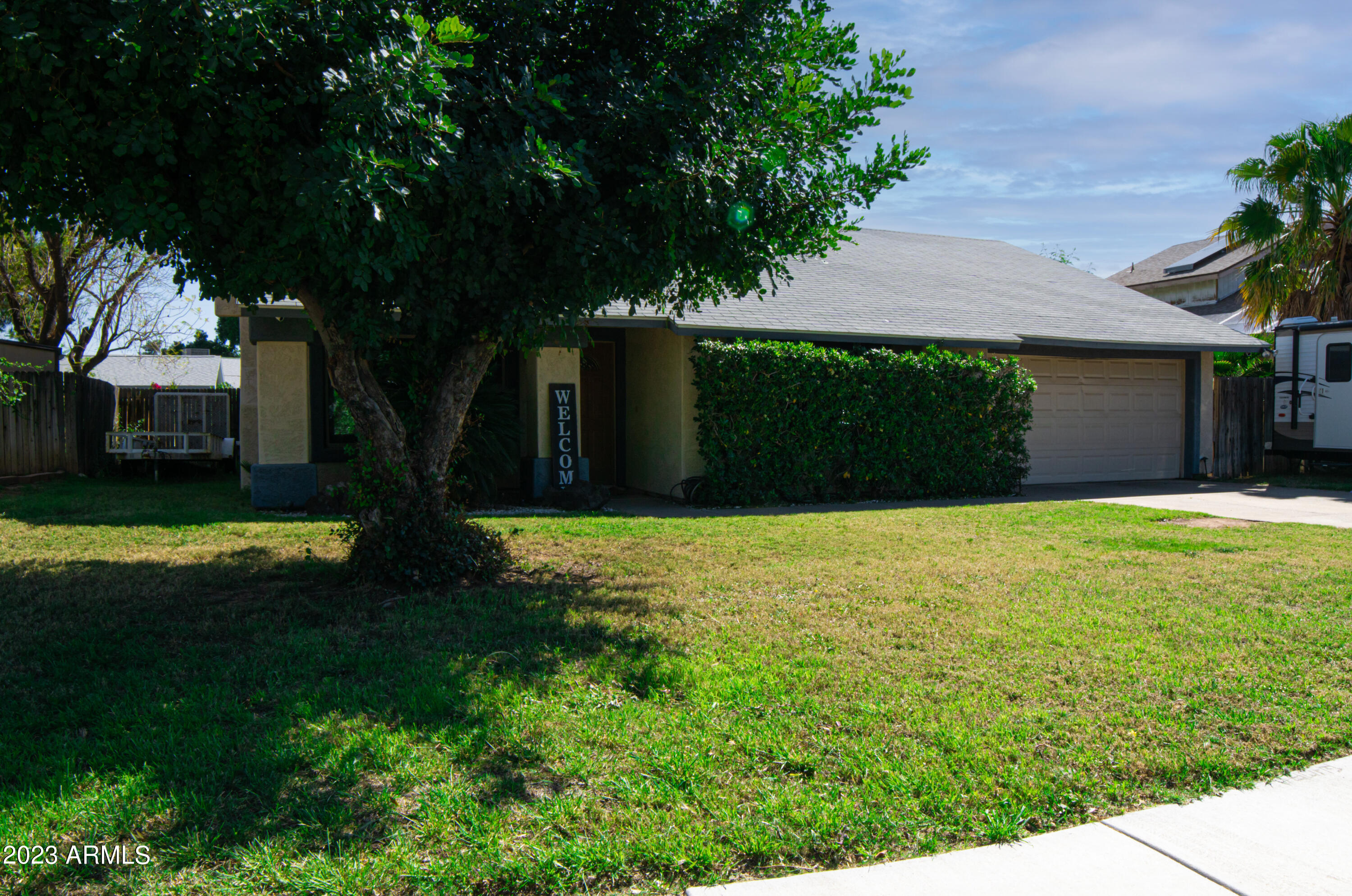 2323 West Kathleen Road Phoenix, AZ 85023 - Photo 3 of 55 (3) Front