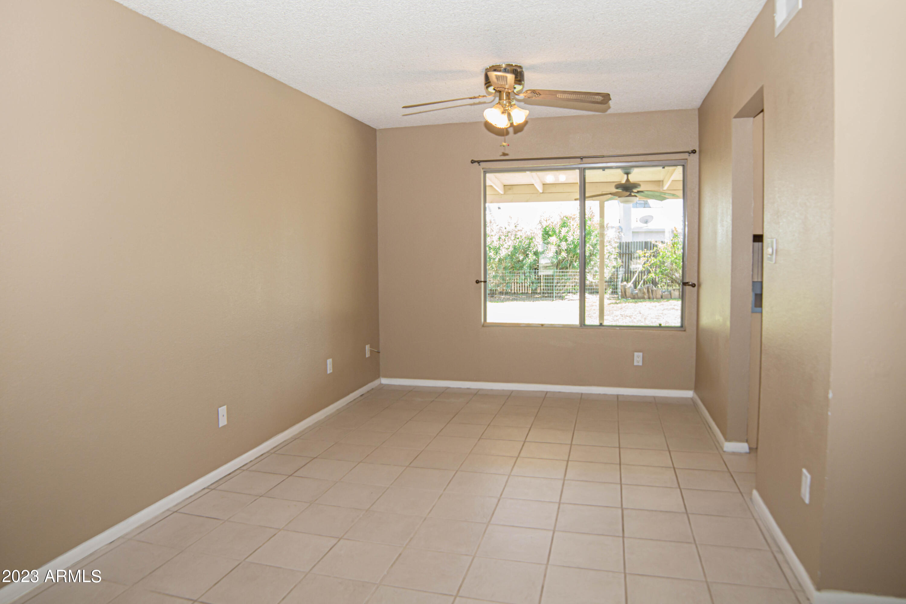 2323 West Kathleen Road Phoenix, AZ 85023 - Photo 9 of 55 (9) Dining