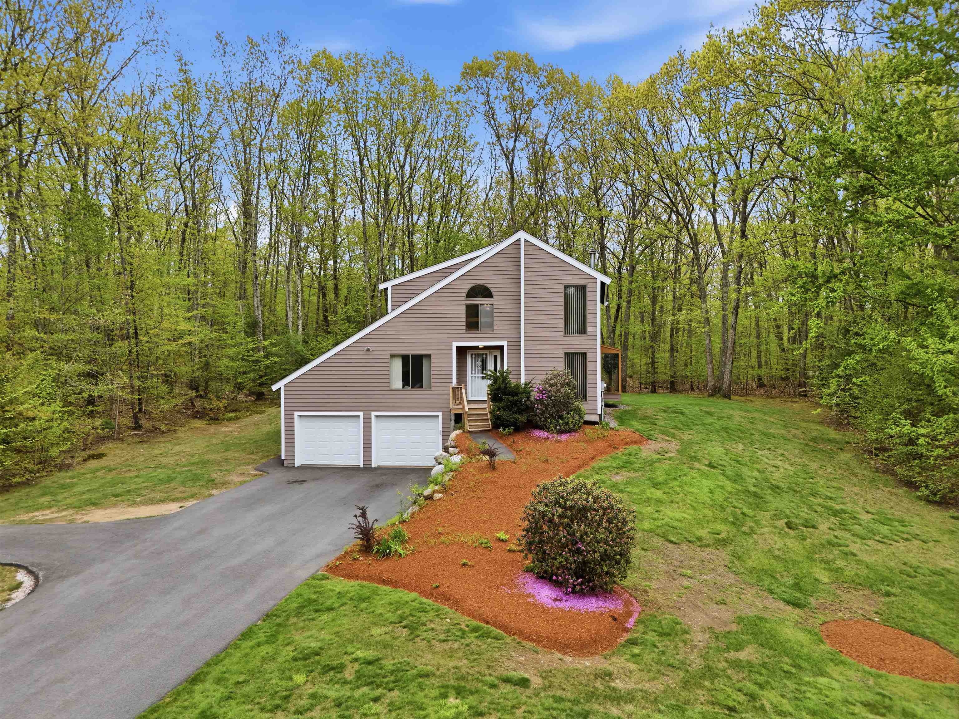 35 Pilgrim Circle Hampstead, NH 03826 - Photo 2 of 52