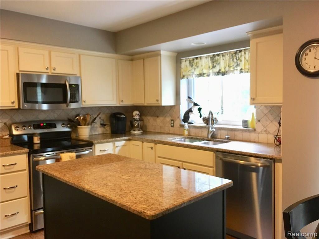 703 Whitney Drive Rochester Hills, MI 48307 - Photo 20 of 46