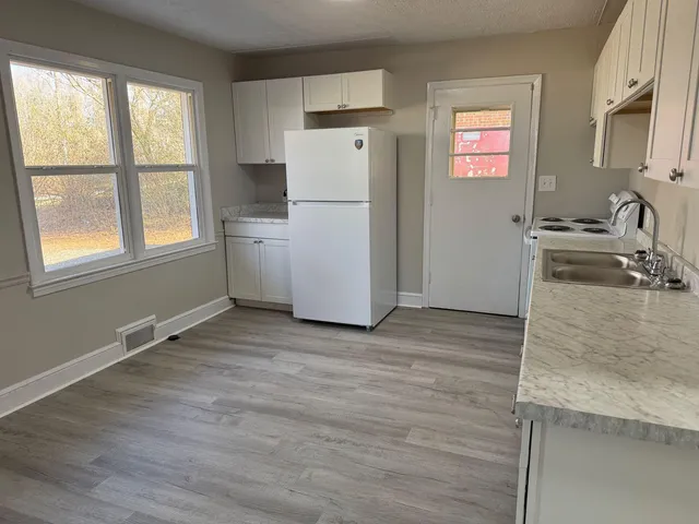 $1,238 | 824 Clearview Drive, Martinsville, VA 24112