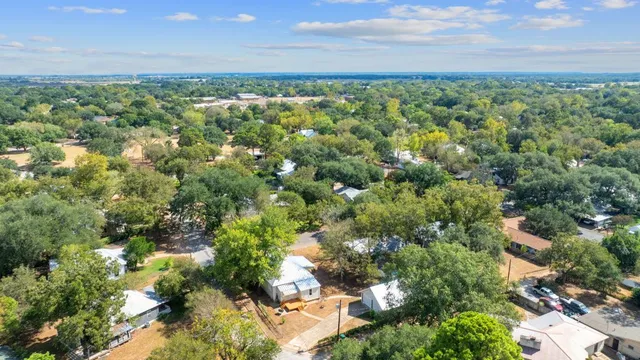 $475,000 | 909 Hudgins Street, Smithville, TX 78957