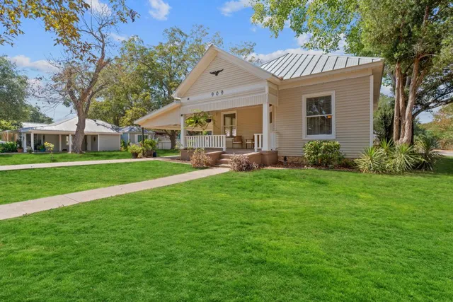 $475,000 | 909 Hudgins Street, Smithville, TX 78957