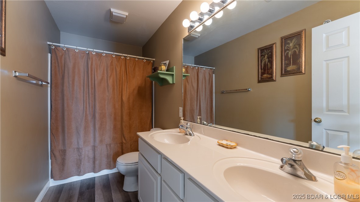 108 Park Pl Drive, Unit 1B Kaiser, MO 65047 - Photo 17 of 28 Primary Bath with double sinks and tub/shower comb