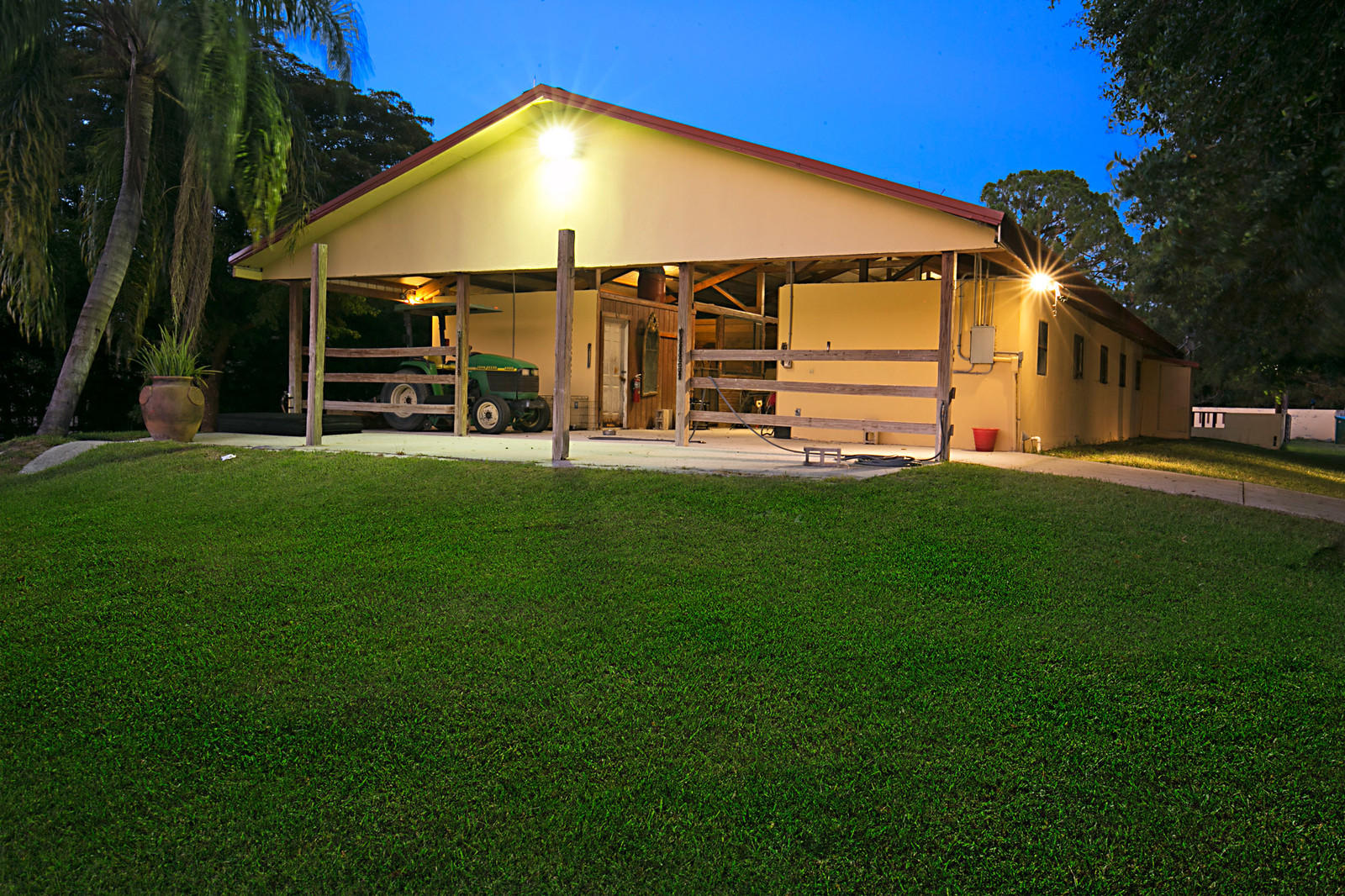 2880 B Road Loxahatchee, FL 33470 - Photo 33 of 52 10 STALL BARN