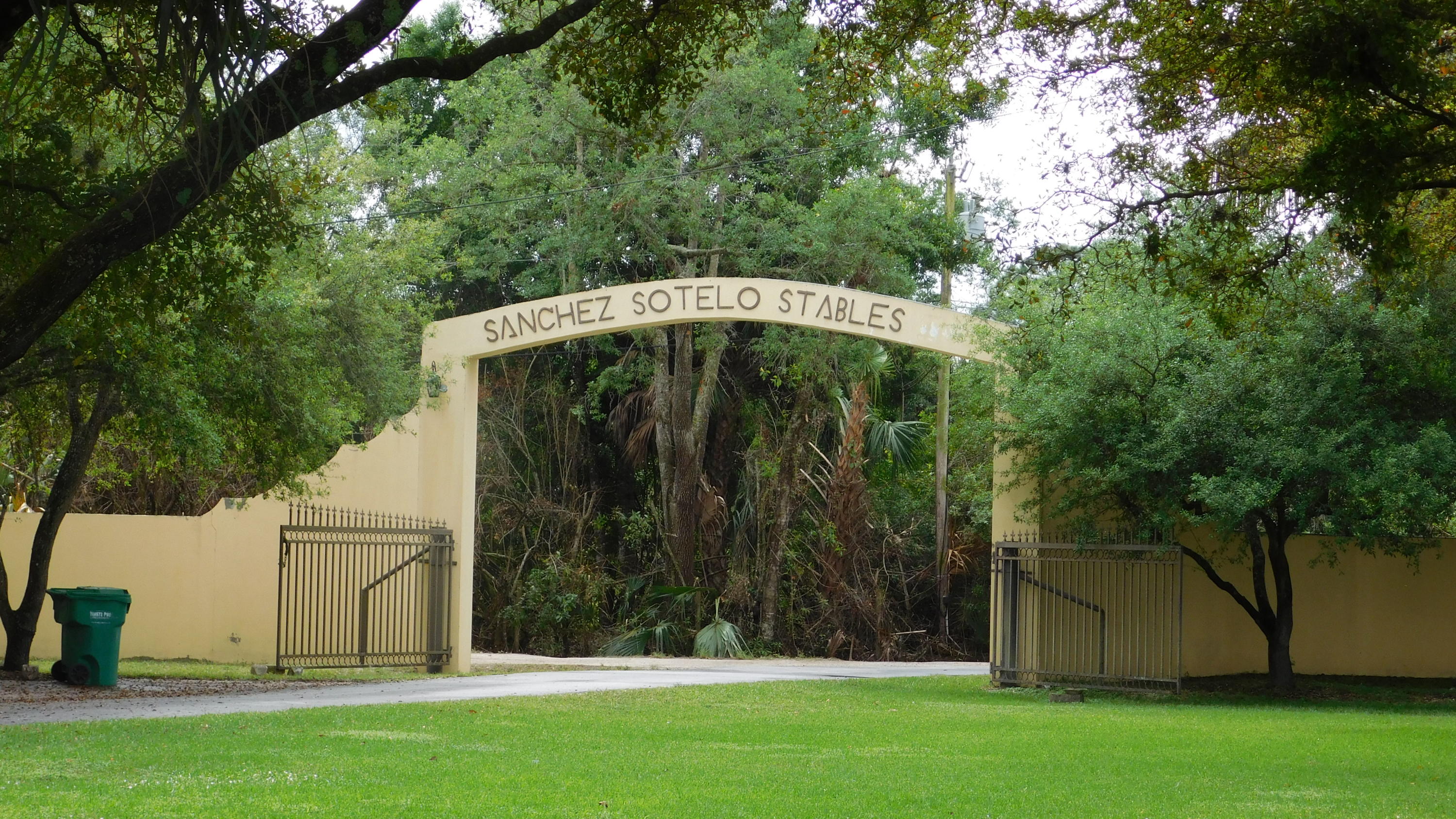 2880 B Road Loxahatchee, FL 33470 - Photo 47 of 52 PROPERTY GATED ENTRY
