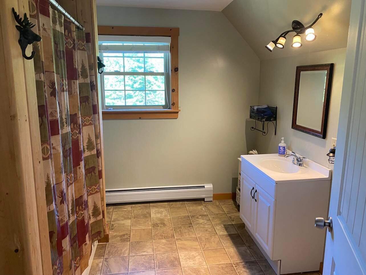 93 Loop Road Lincoln, ME 04457 - Photo 20 of 45 2nd Floor Bath