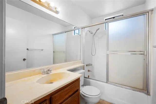 $2,450 | 1004 East Garfield Avenue, Unit 8, Glendale, CA 91205