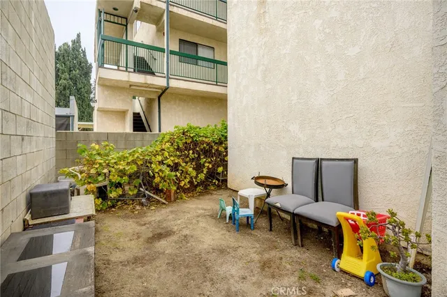 $2,450 | 1004 East Garfield Avenue, Unit 8, Glendale, CA 91205