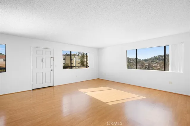 $2,450 | 1004 East Garfield Avenue, Unit 8, Glendale, CA 91205