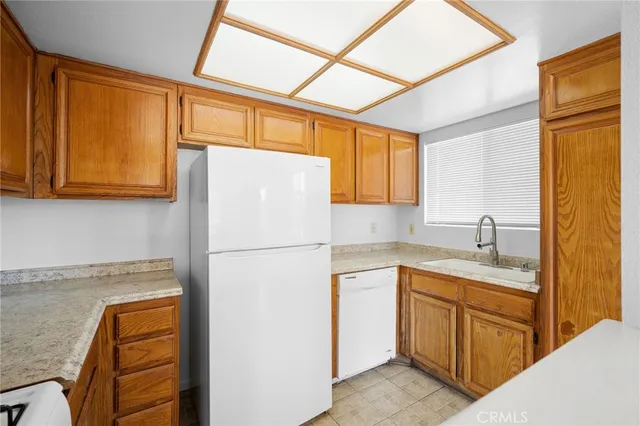 $2,450 | 1004 East Garfield Avenue, Unit 8, Glendale, CA 91205
