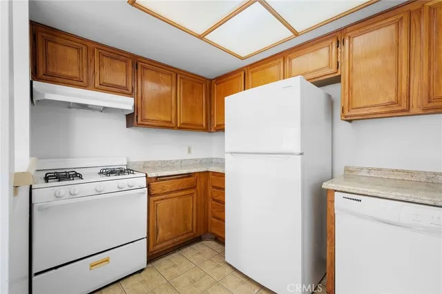 $2,450 | 1004 East Garfield Avenue, Unit 8, Glendale, CA 91205