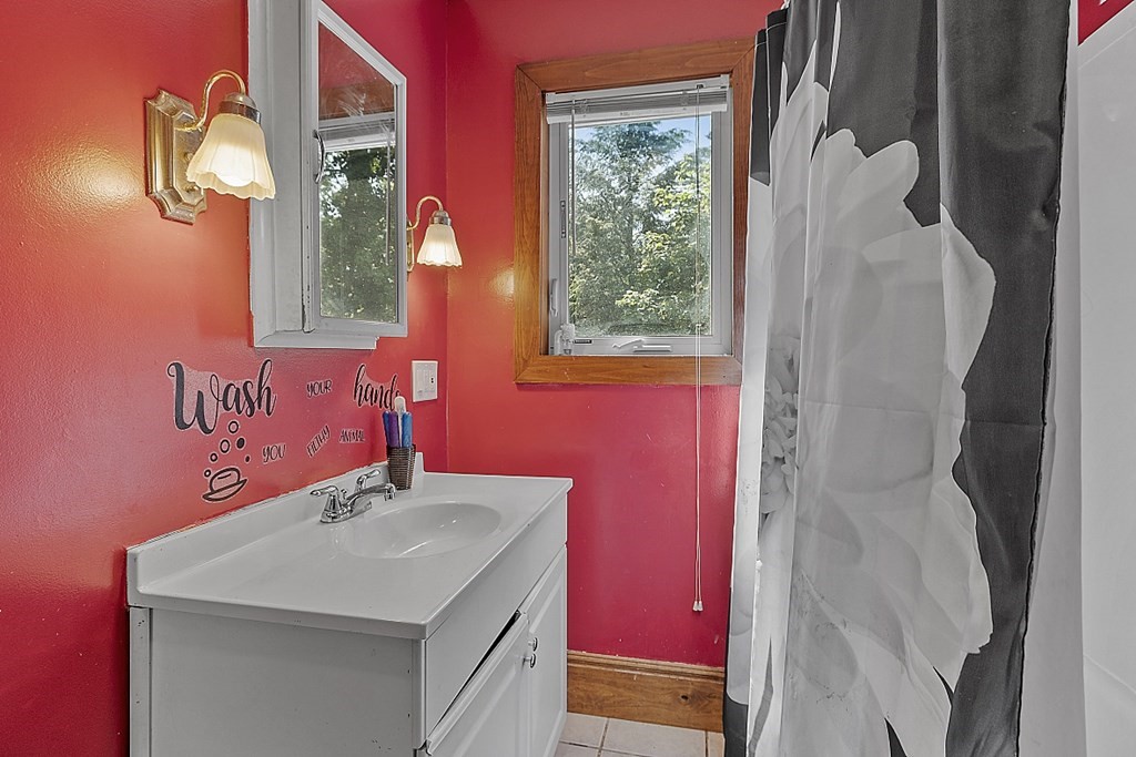 17 Foss Road Gardner, MA 01440 - Photo 7 of 28 Gallery Image 7