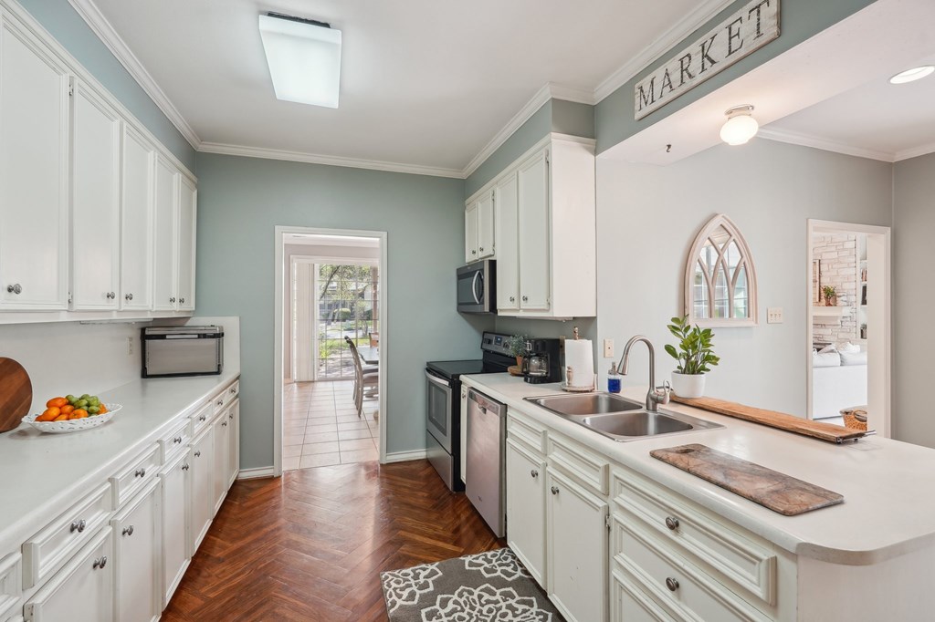 106 St Andrews Loop Kerrville, TX 78028 - Photo 10 of 32