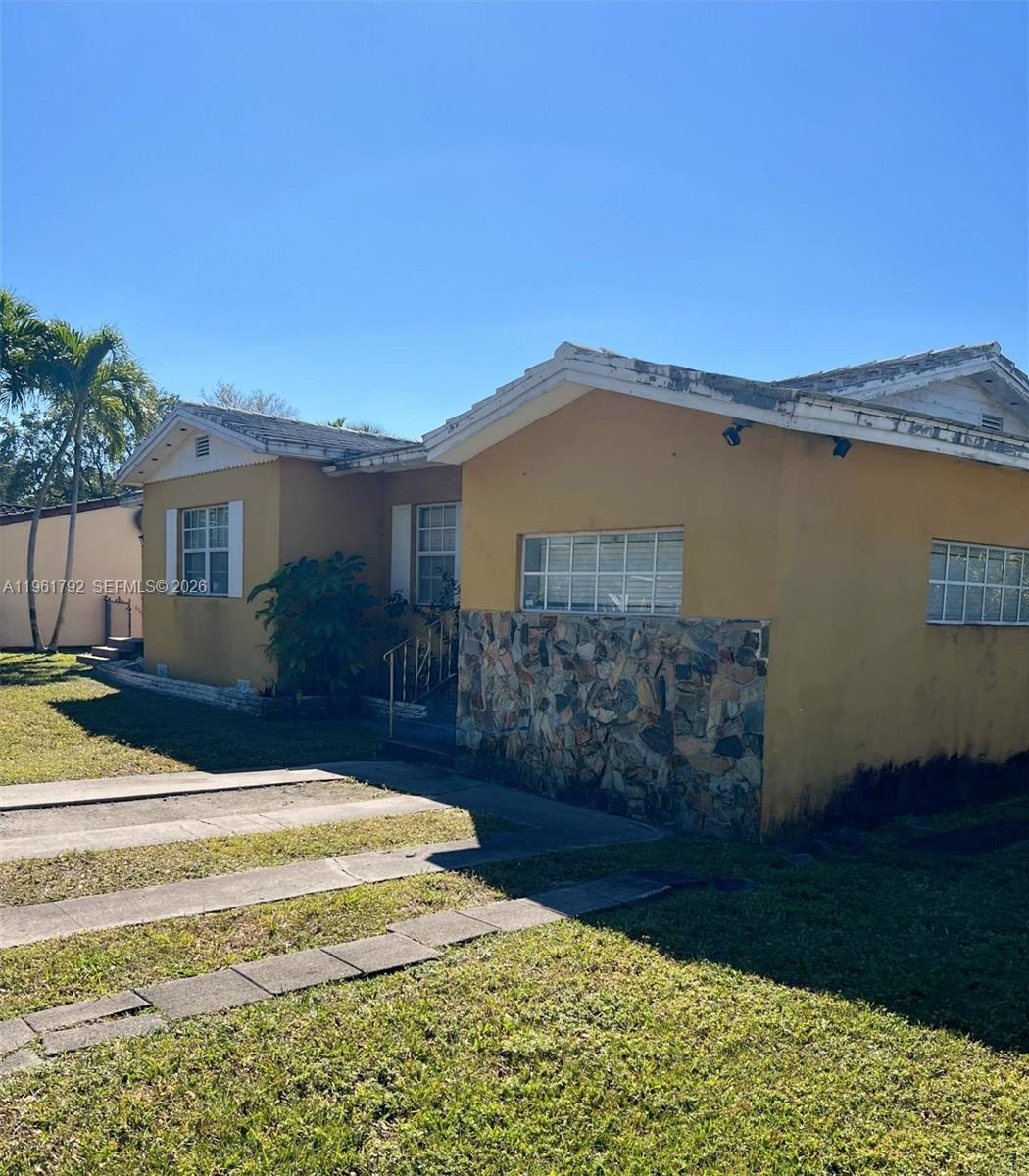 550 Forrest Drive Miami Springs, FL 33166 - Photo 2 of 4