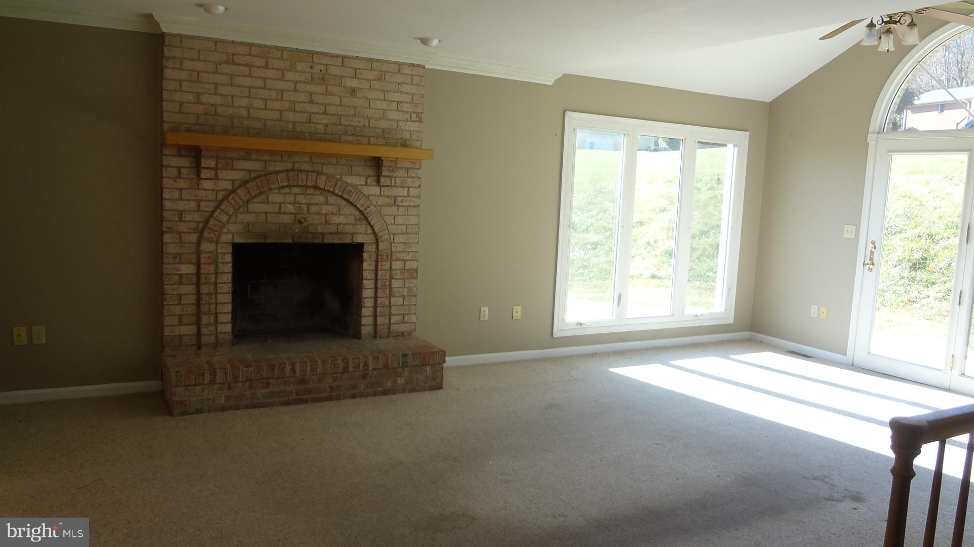 5235 Mt Zion Road Frederick, MD 21703 - Photo 5 of 24 Family Room