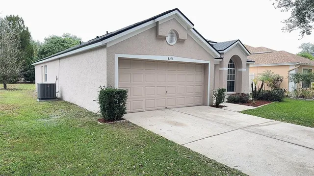 $2,600 | 8517 Fawn Creek Drive, Tampa, FL 33626