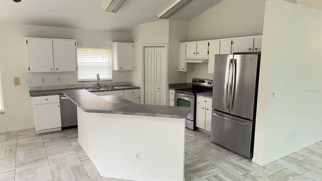 $2,600 | 8517 Fawn Creek Drive, Tampa, FL 33626