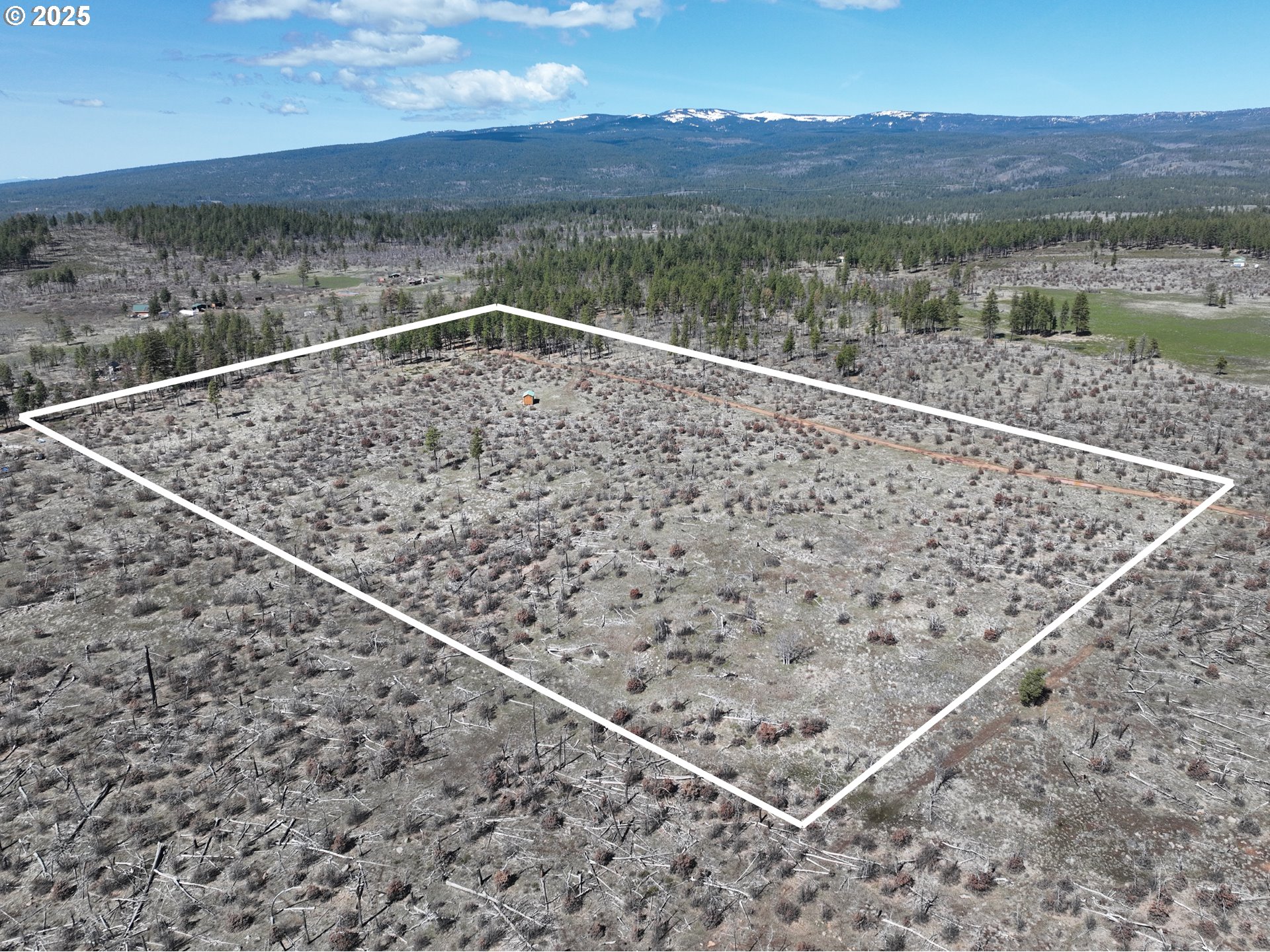 15 Sutherland Trail Goldendale, WA 98620 - Photo 2 of 12 a view of a mountain from a balcony