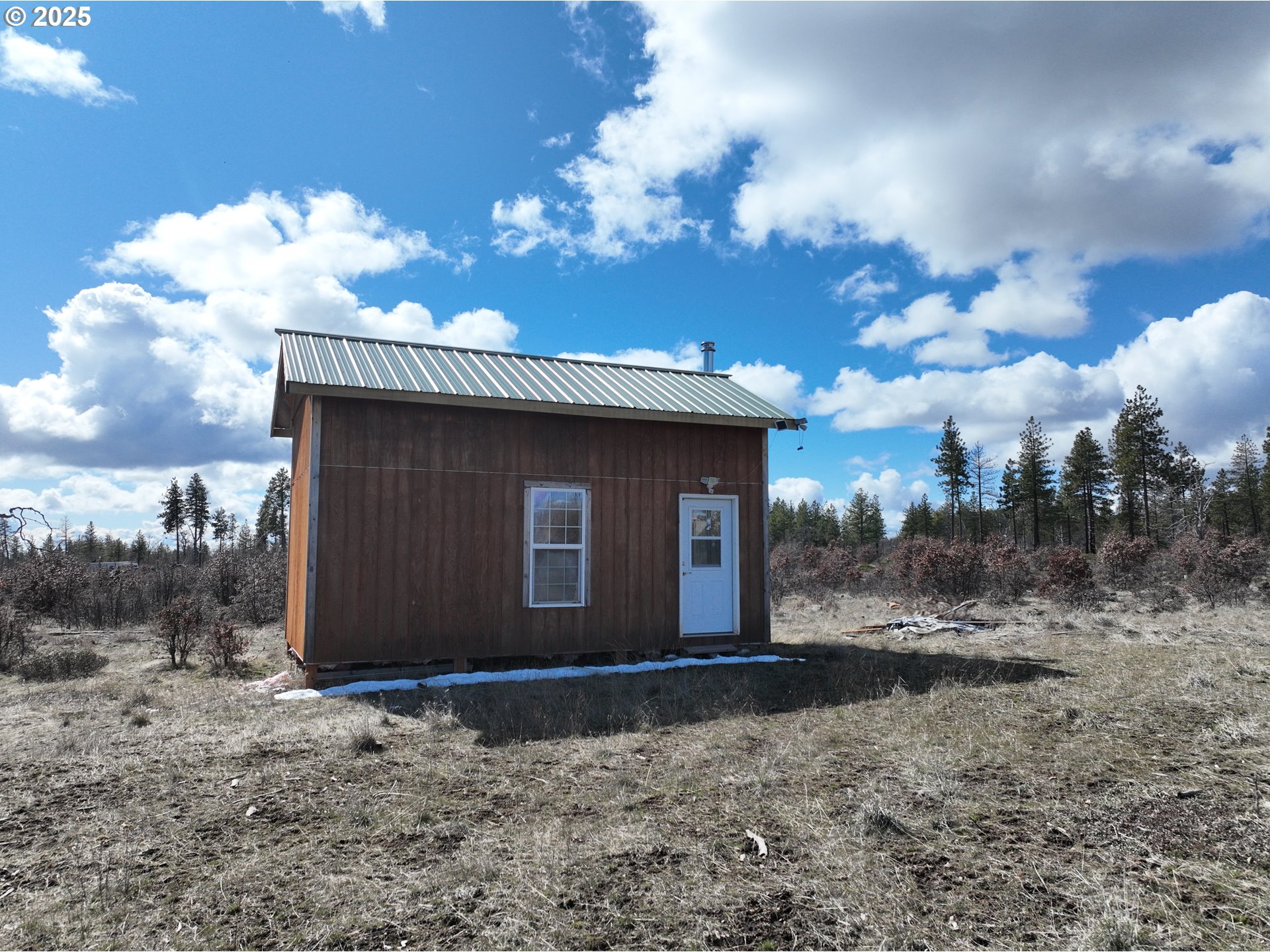 15 Sutherland Trail Goldendale, WA 98620 - Photo 5 of 12 a house with a yard