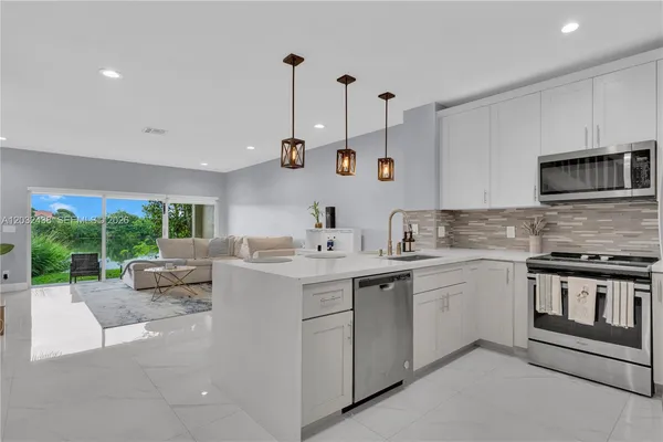 $2,900 | 223 Southwest 120th Avenue, Pembroke Pines, FL 33025