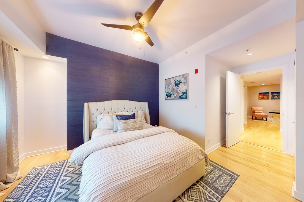 550 Pleasant Street, Unit 208 Winthrop, MA 02152 - Photo 20 of 32 a bedroom with a bed and a view of bathroom