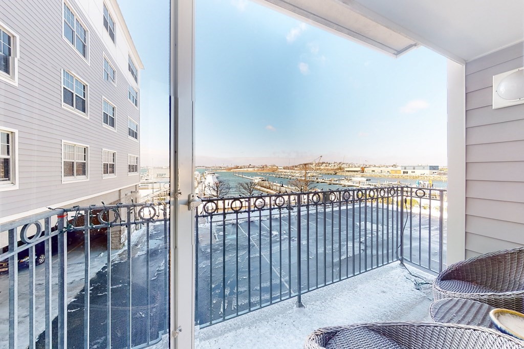 550 Pleasant Street, Unit 208 Winthrop, MA 02152 - Photo 23 of 32 a balcony with city view